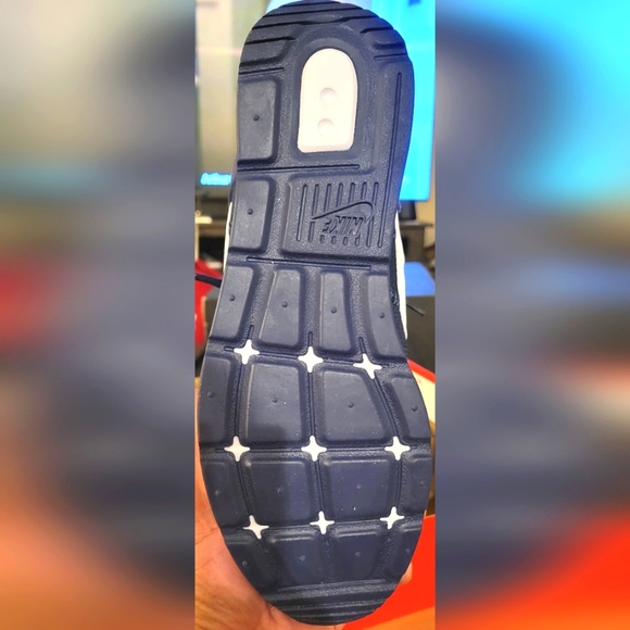 Nike Venture Runner Sneakers, Navy Blue, Men's size 8.5 (US) - Picture 5 of 6